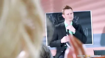 Pide a los alumnos que se vayan porque se folla a la profesora