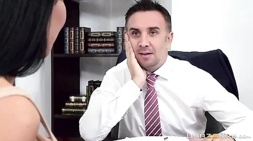 Nossa meu chefe, a verdade é que ele come minha buceta como um profissional