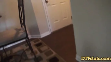 Ava Addams haciendo un vídeo casero de sexo anal