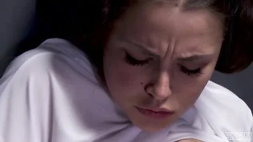 Ojo con la versión porno de Star Wars, como la chupa la guarra Leia