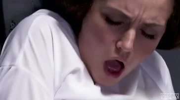 Ojo con la versión porno de Star Wars, como la chupa la guarra Leia