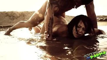 Rob Diesel gives Lara Tinelli a tremendous fuck on the beach