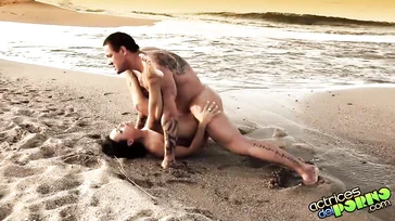 Rob Diesel gives Lara Tinelli a tremendous fuck on the beach