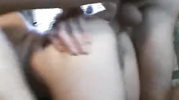 Sie lesen sie von der Straße und ficken sie mit mehreren Leuten im Wohnwagen