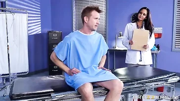 Dr. Ava Addams macht ihr Ding und fickt mit Patienten
