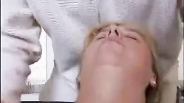 La vecina gordita se acaba liando con su nuevo vecino, vaya follada