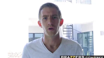 Parece que Monique Alexander vai se dar bem com seu vizinho.