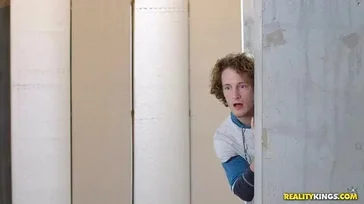Verdammt, ich habe meine Schwägerin beim Masturbieren erwischt wie eine Hure