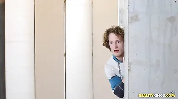 Verdammt, ich habe meine Schwägerin beim Masturbieren erwischt wie eine Hure
