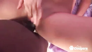 Coloquei na bunda da minha esposa e da irmã dela num ménage à trois