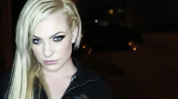Dahliah Sky si gode questo bel cazzo nero nel culo