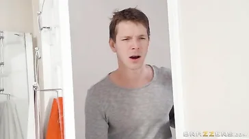 Wir begannen den Tag mit einem Fick mit der Putzfrau