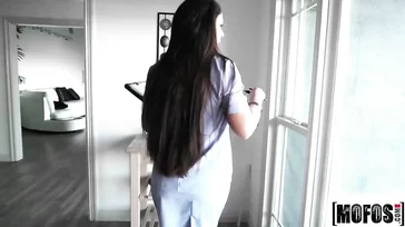 La comercial Marta La Croft sabe bien como vender los pisos