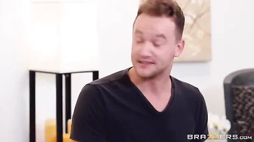 The masseuse puts her pussy in my mouth, does she want to fuck?