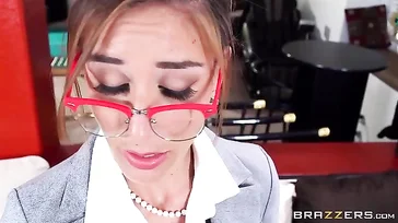 Danny D chupa a buceta grande de Rilynn Rae com seu pau