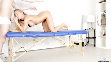 Geweldige neukbeurt van de milf Barra Brass met de begaafde masseur