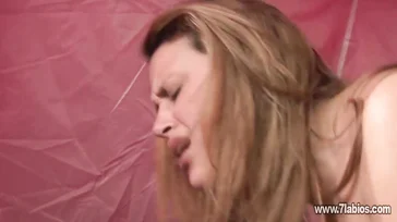 Seine Frau im Zelt ficken, was für ein Fick!