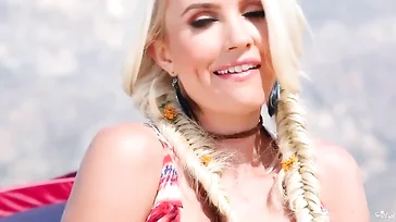 Minha esposa se masturba muito quando vamos acampar