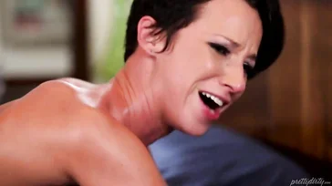 Jada Stevens baisée par le masseur de cet hôtel de luxe