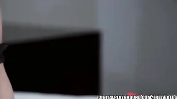 Take advantage of entering the neighbor's house to fuck with him