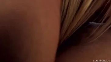 So sieht das Gesicht von Alexis Fawx am Ende aus, was für einen Gesichtscumshot sie bekommt!