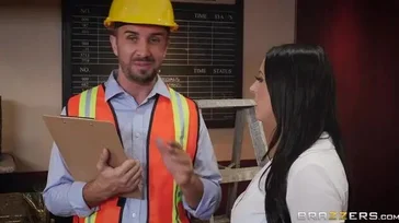 Brutal! Como essa mulher fode um dos trabalhadores da construção civil