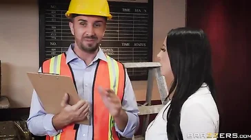 Brutal! Como essa mulher fode um dos trabalhadores da construção civil