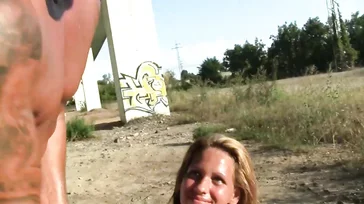 Eine reife Frau auf der Straße ficken, sie stehen wirklich auf Laster!