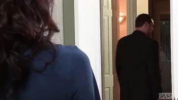 Frau Dava Foxx genießt es, hart mit ihrem Liebhaber zu ficken