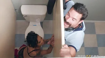 Sexo no trabalho com minhas duas secretárias safadas.
