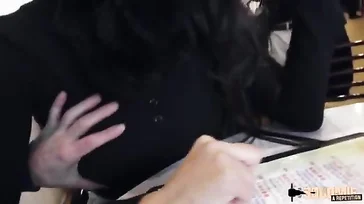 Ela é muito tarada! Ela coloca um plug na bunda enquanto eu a fodo