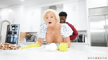 Como a tia da minha namorada fode bem aos 68 anos