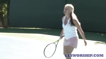 El tenis en verano es muy cansado, voy a tener que comerte entera