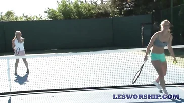 El tenis en verano es muy cansado, voy a tener que comerte entera