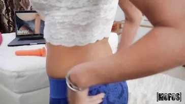 Esse garoto está deixando minha bunda muito bonita