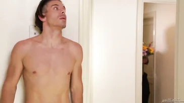 Heiße MILF fickt in jedem Zimmer ihres Hauses