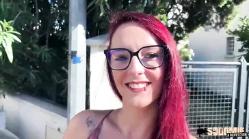 Mulher madura de óculos recebe umas boas picas no túnel do amor
