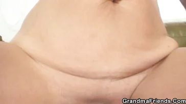 Vaya tela la abuela, se folla a un cani y a un mulato