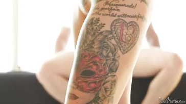 Anna Bell Peaks se muestra tan viciosa como siempre