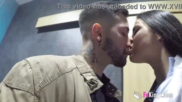 Mi novia va al centro comercial y se pone cachonda