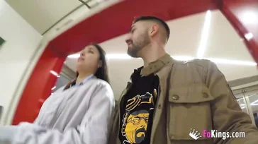 Mi novia va al centro comercial y se pone cachonda