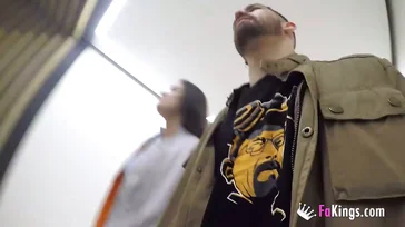 Mi novia va al centro comercial y se pone cachonda