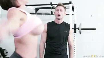 Con esas tetas tan gordas no vas a ponerte en forma rápido