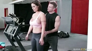 Con esas tetas tan gordas no vas a ponerte en forma rápido