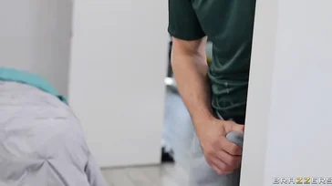 El pelo de mi coño pone cachondo a mi tío y su novia