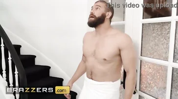 Meine Schwiegermutter und ihre Freundinnen missbrauchen einen armen Kerl bis zur Erschöpfung