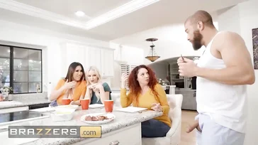 Meine Schwiegermutter und ihre Freundinnen missbrauchen einen armen Kerl bis zur Erschöpfung