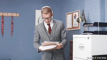O que acontece neste escritório é muito estranho, mas eles saem felizes