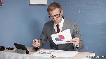 O que acontece neste escritório é muito estranho, mas eles saem felizes