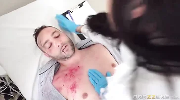 Voy al ambulatorio por unas taquicardias y salgo follado